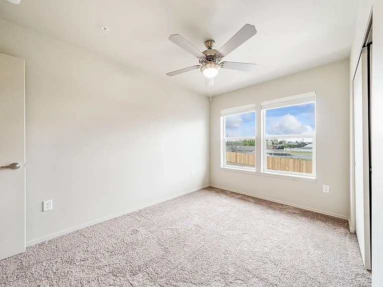 Leasing Special: $500 off 1 Month's Rent plus $1000 Standard Security Deposit! — Photo 34