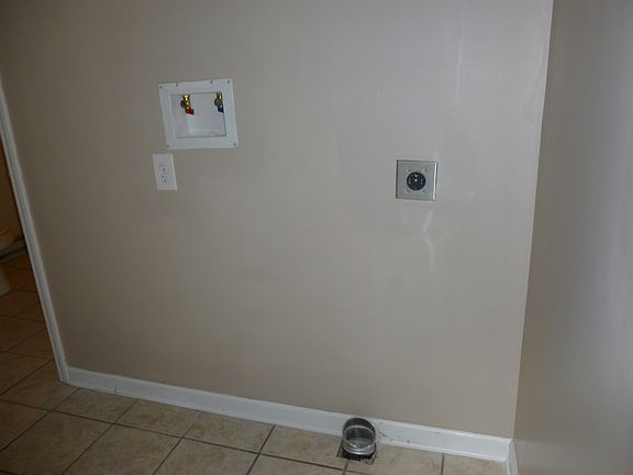 5th image of 186 Tamarack Dr
