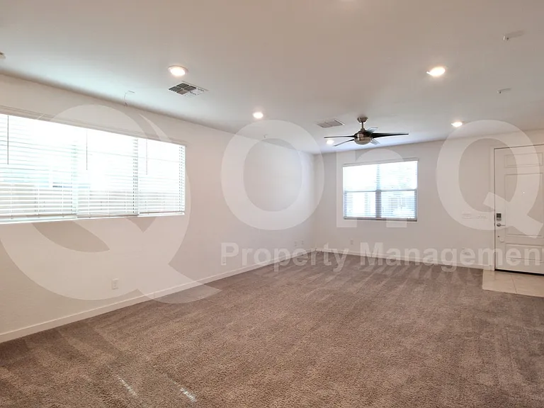 1158 E Sabino Dr — Photo 7