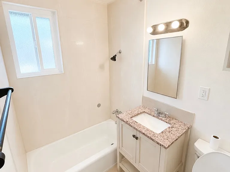 1095 E Nocta St #C — Photo 7