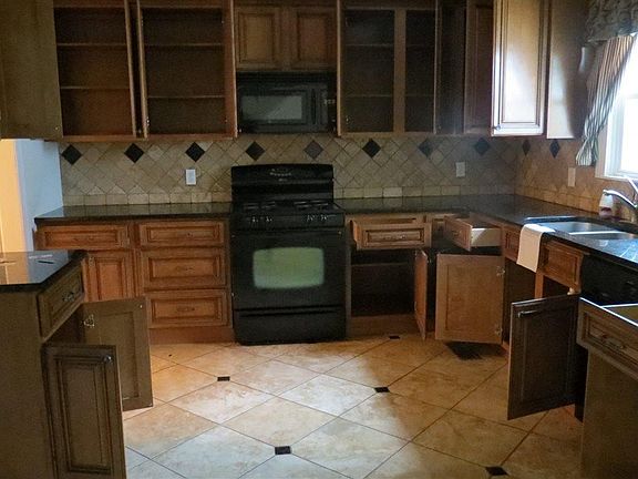 2nd image of 1870 Mayflower Dr