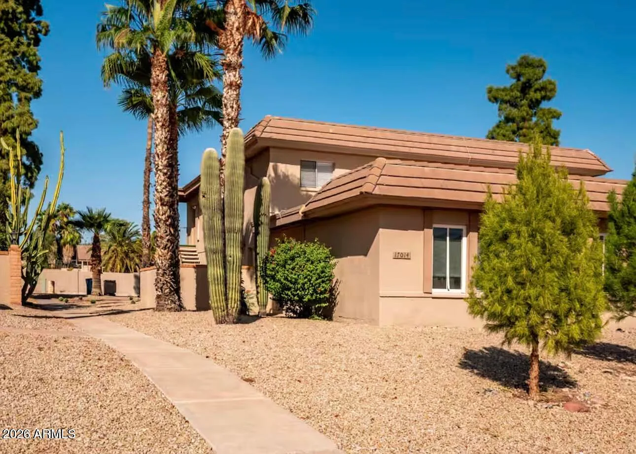 2 bed, 1.0 bath, 1026 sqft, $2,050 — Photo 2