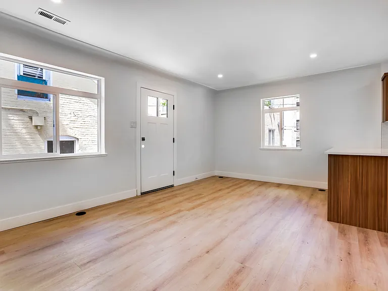 1270 N Logan St #9 — Photo 13