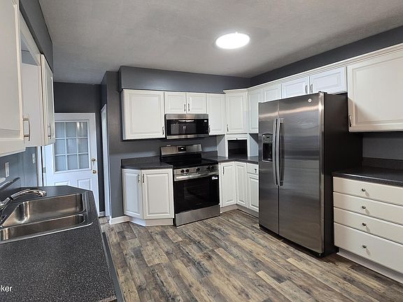 4th image of 2706 Marguerite Dr