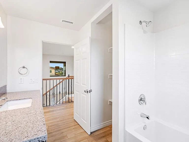 8521 Grove Hill Ct — Photo 9