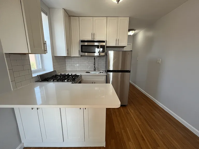 573 6th Ave #3A — Photo 3