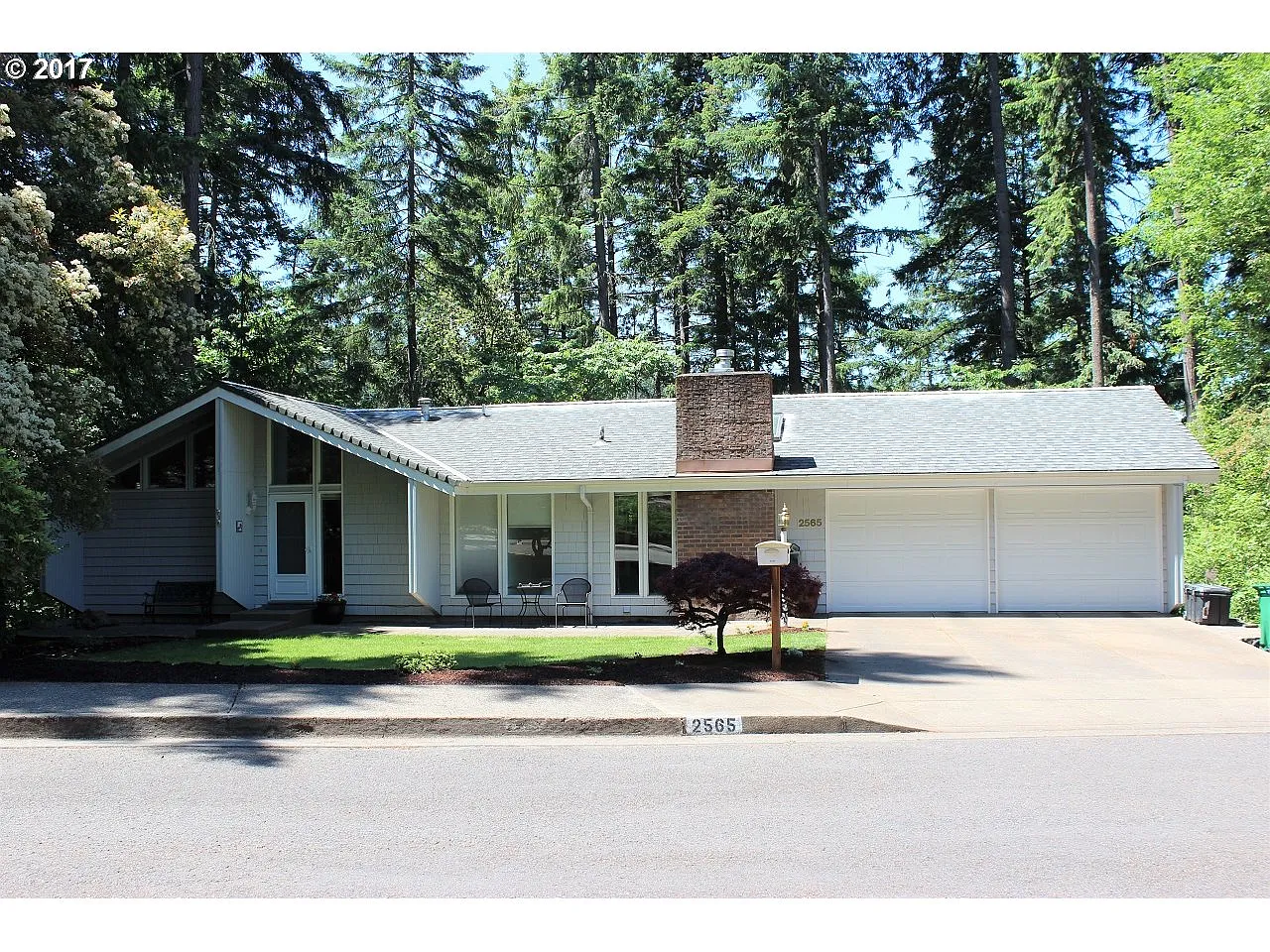 2565 Chaucer Ct photo 1
