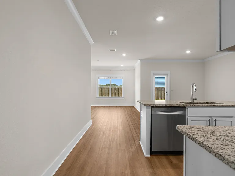 1009 Hayward Loop — Photo 5