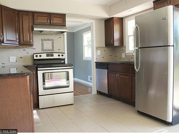 5th image of 41 Sandralee Dr W