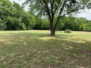 15926 N Skyline Dr, Okmulgee, OK 74447