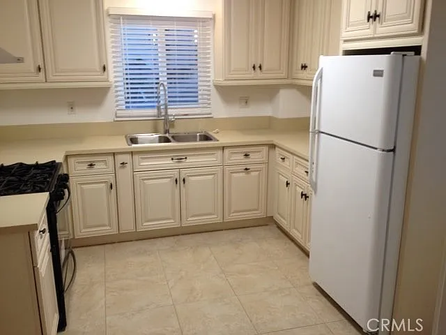 2 bed, 828 sqft, $3,000 — Photo 3