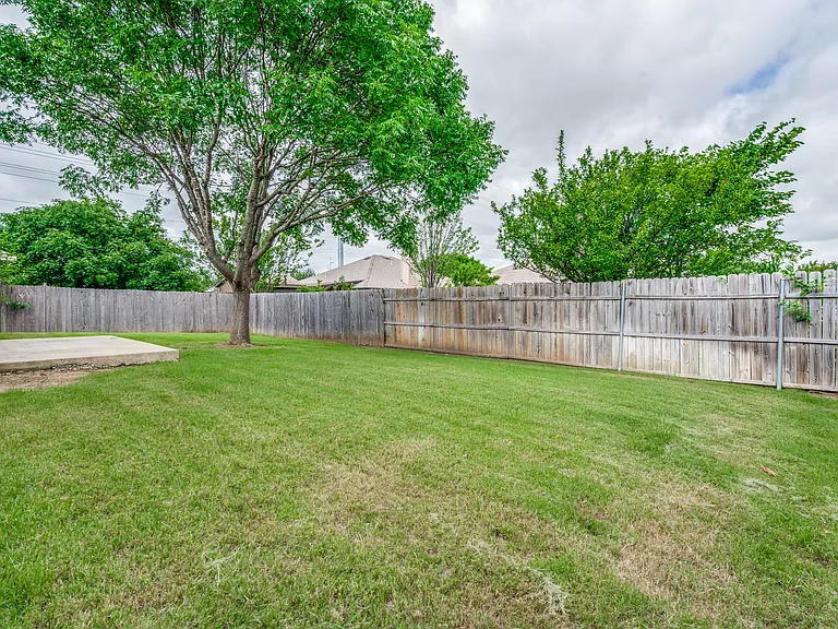 3705 Hermalinda Dr — Photo 21