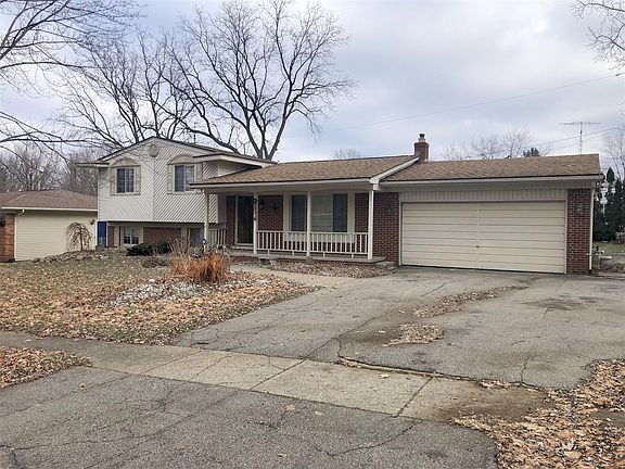 2nd image of 425 Sleepy Hollow Dr