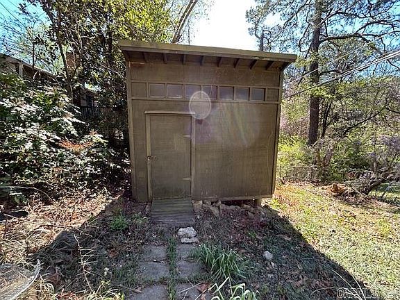 3rd image of 1722 Alberta Dr