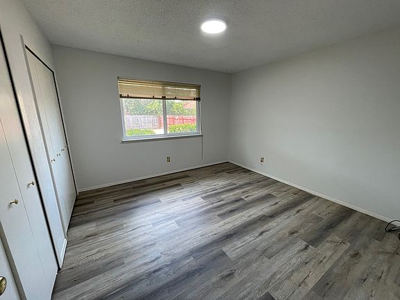 5th image of 8704 Black Oak St