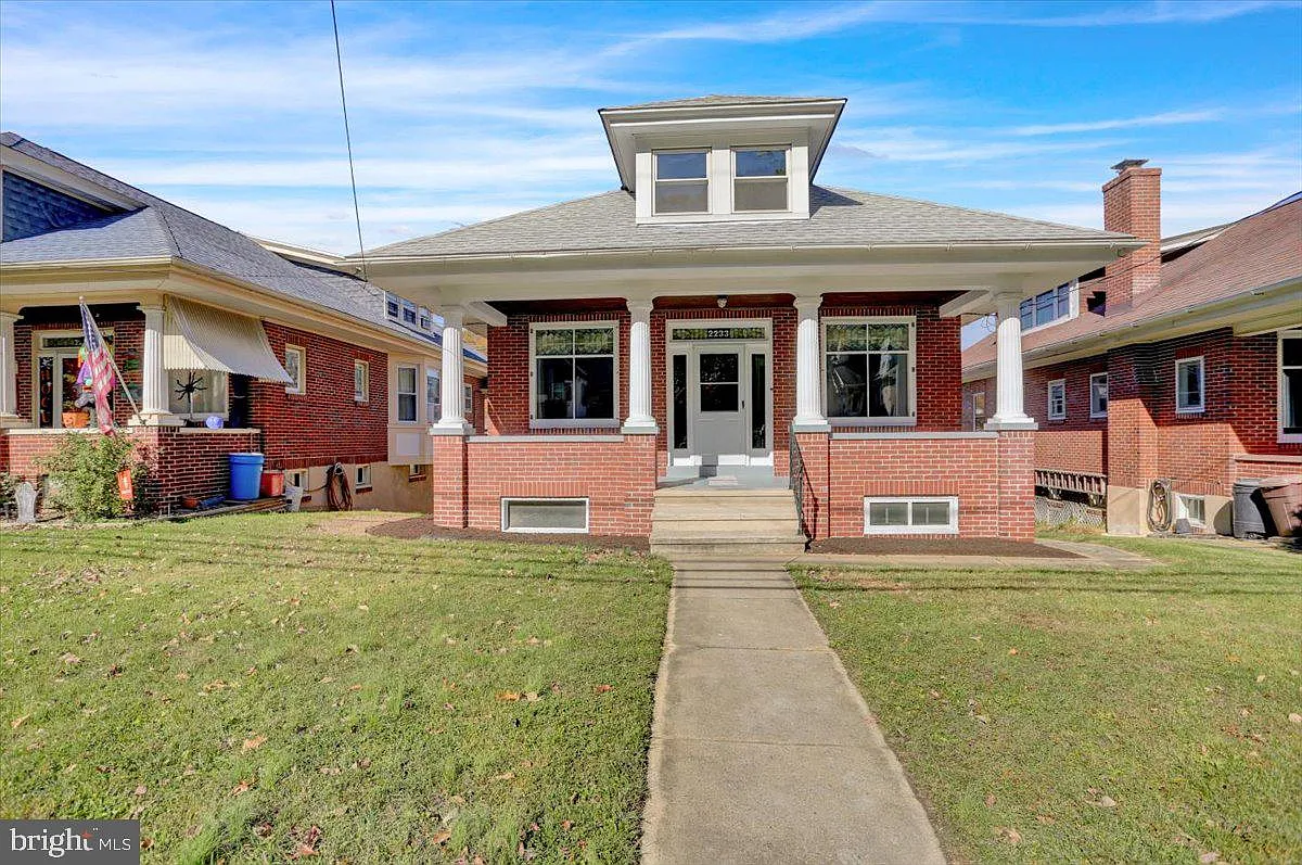 2233 Fairview Ave photo 1