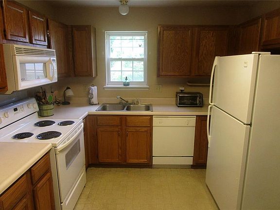 3rd image of 6738 Equestrian Ln