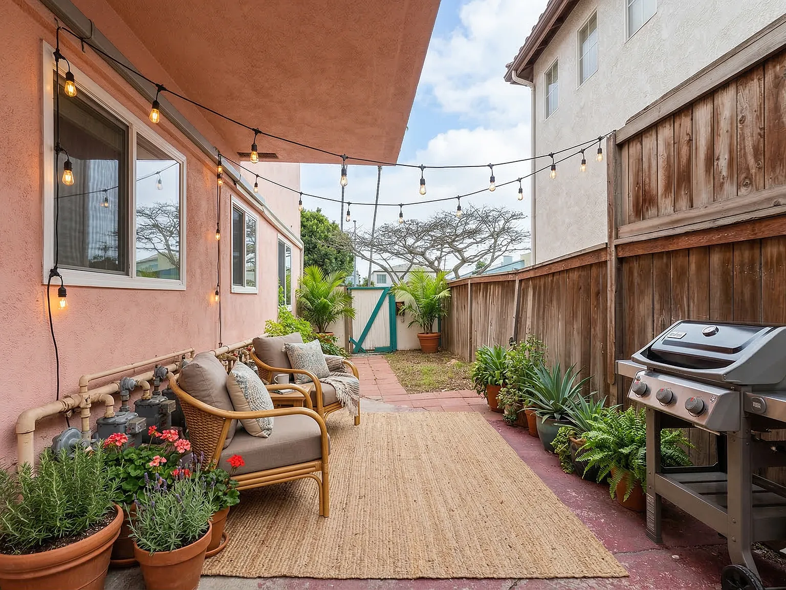 7825 Manchester — Photo 4