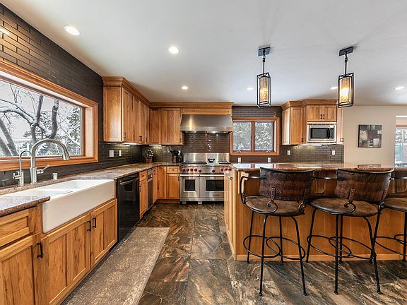 5th image of 12861 Sierra Vista Ct