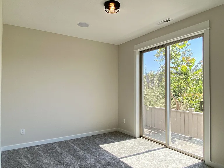 112 Southshore Ave — Photo 25