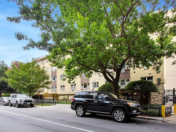 3rd image of 420 W Aldine Ave APT 228