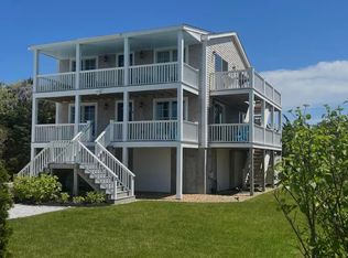 28 Beach Rd, Oak Bluffs, MA 02557