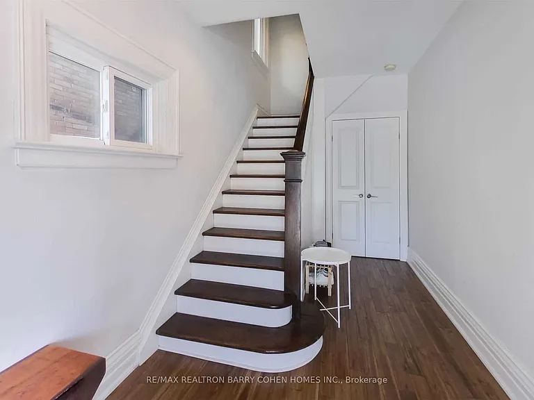 53 Highview Cres #UPPER — Photo 3