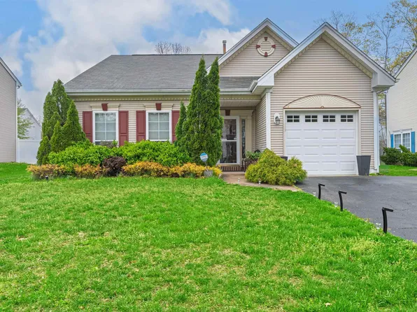 15 S Canary Way, Galloway, NJ 08205