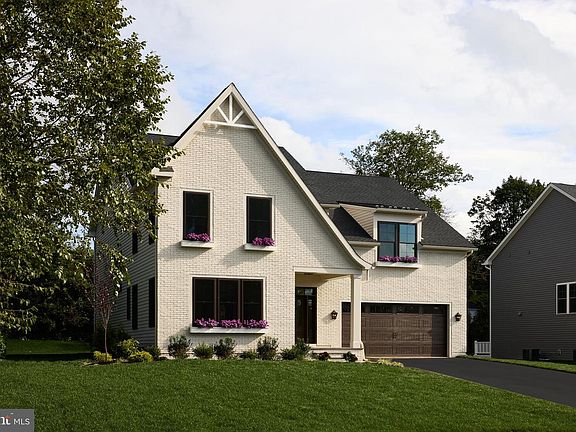 2nd image of 418 Glenway Rd