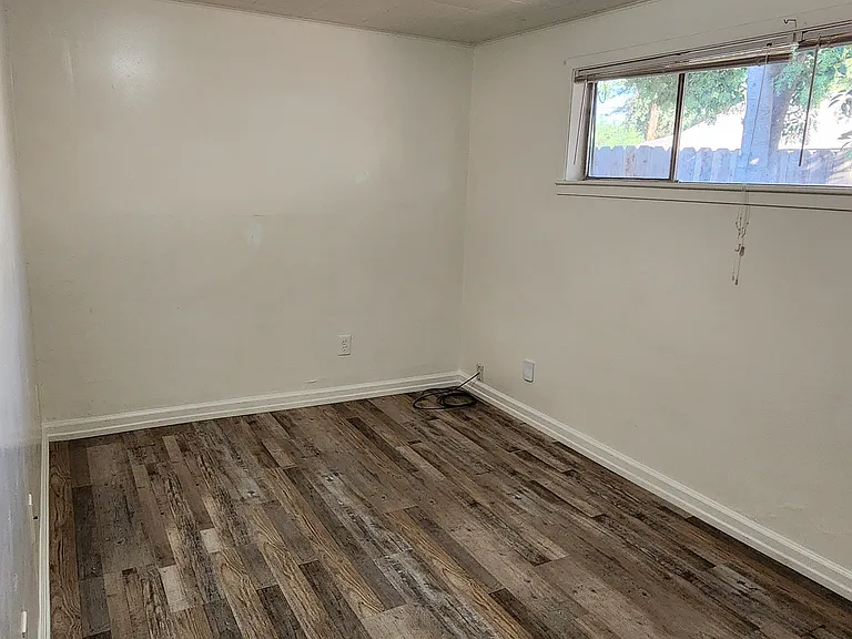 1218 S Watson St — Photo 26