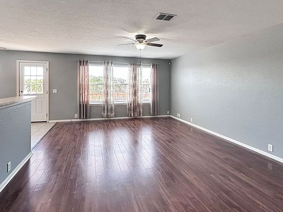 5th image of 5513 Columbia Dr