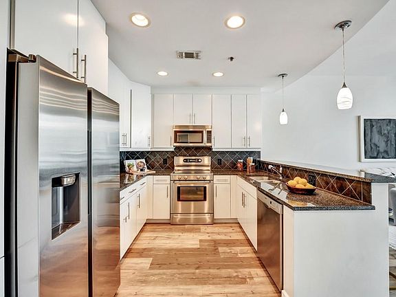 3rd image of 1080 Peachtree St NE Unit 1701