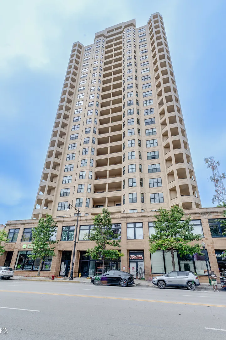 2 bed, 900 sqft, $2,650 — Photo 1