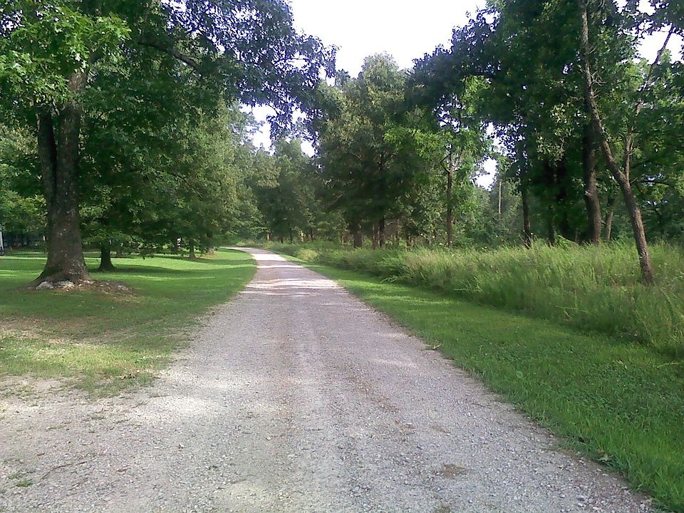 1st image of 204 Bear Bluff Ln