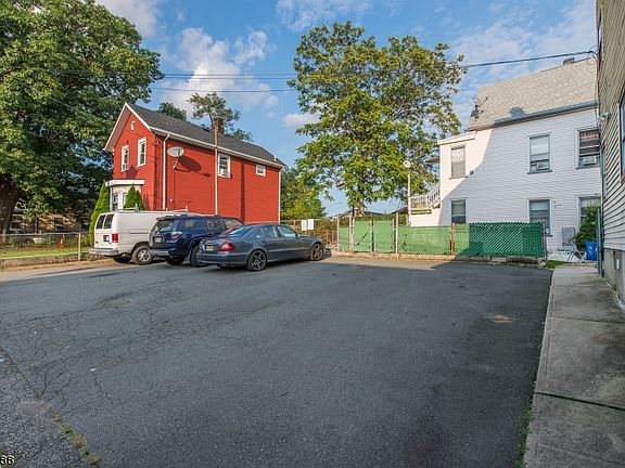 4th image of 112 William St