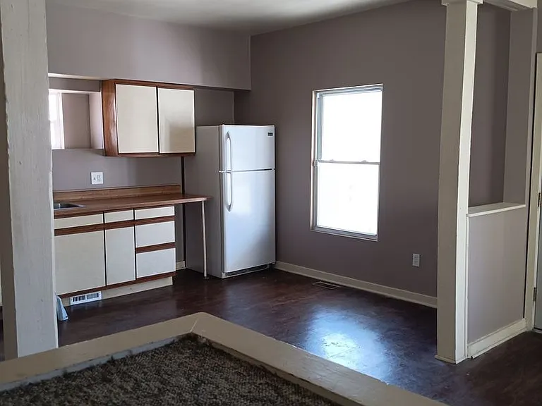 505 Rentschler St — Photo 9