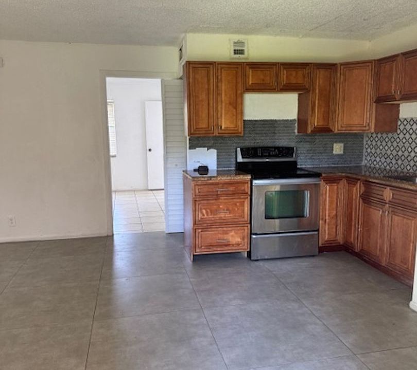 2nd image of 95 NE 41st St APT I129