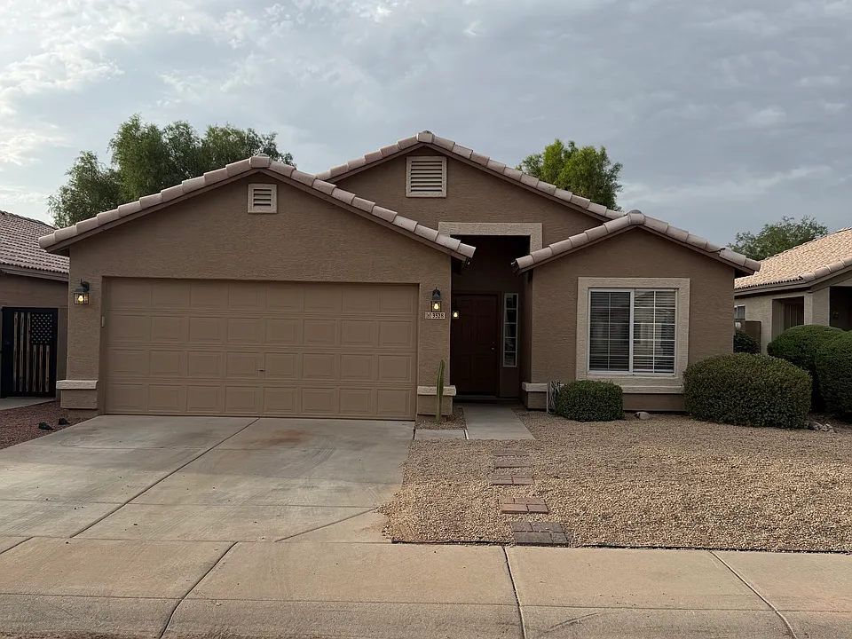 3528 W Fallen Leaf Ln