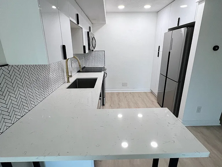 Kitchen from peninsula