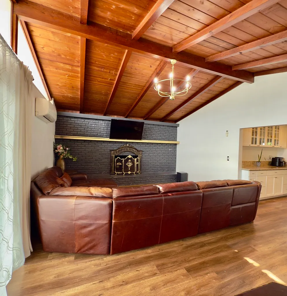 3 bed, 2.0 bath, $5,825 — Photo 3