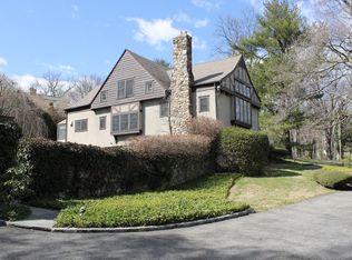 30 Willowmere Ave, Riverside, CT 06878