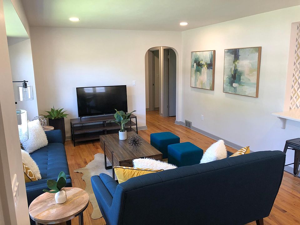 1st image of 1523 W 41st St