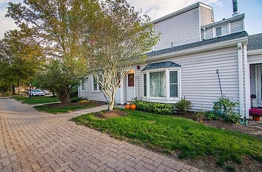 1st image of 6 Mary Dyer Ln