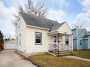 841 6th St, Menasha, WI 54952