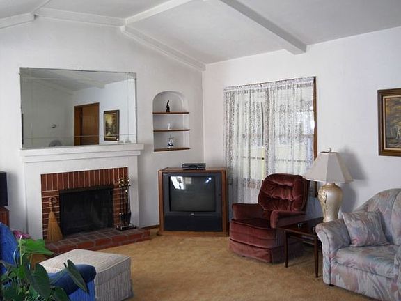 3rd image of 536 N San Marino Ave