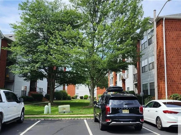 48 Boulder Dr, Edison, NJ 08817