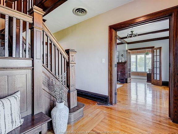 3rd image of 3089 Seacliff Dr
