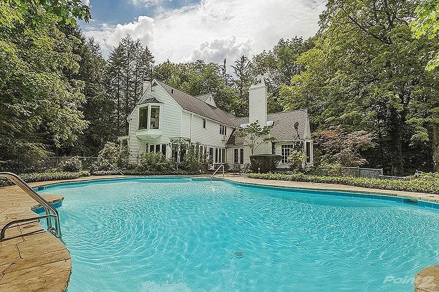 1st image of 33845 Chagrin Blvd