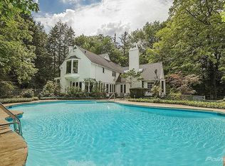 33845 Chagrin Blvd, Moreland Hills, OH