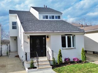212 Green Valley Rd, Staten Island, NY 10312